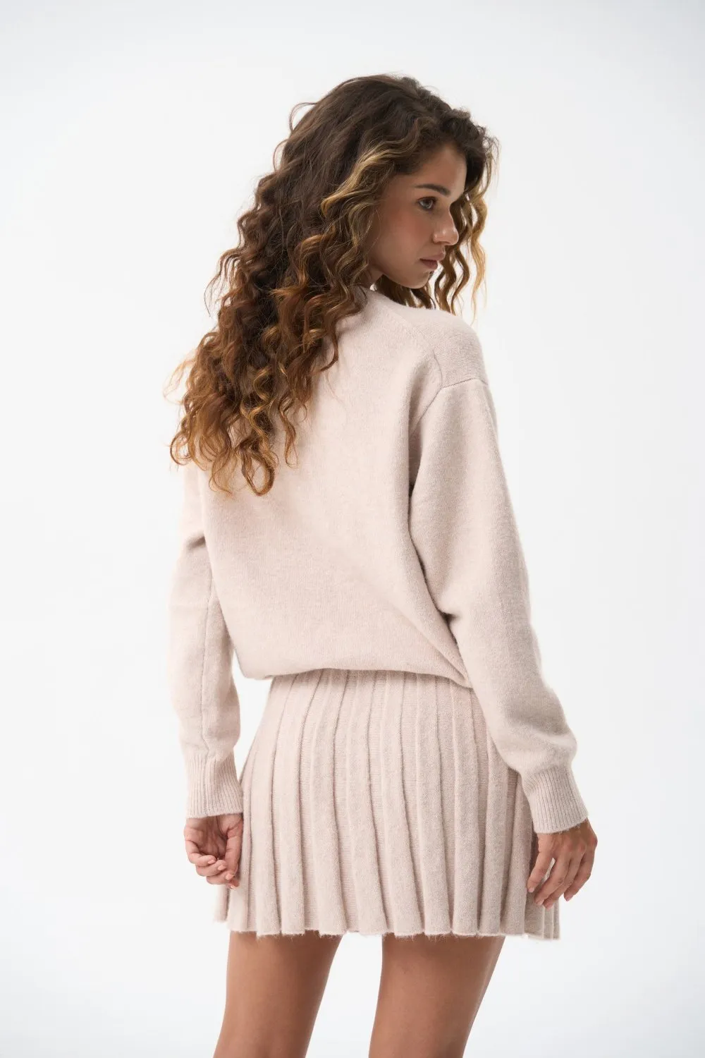 Wool sweater in color beige